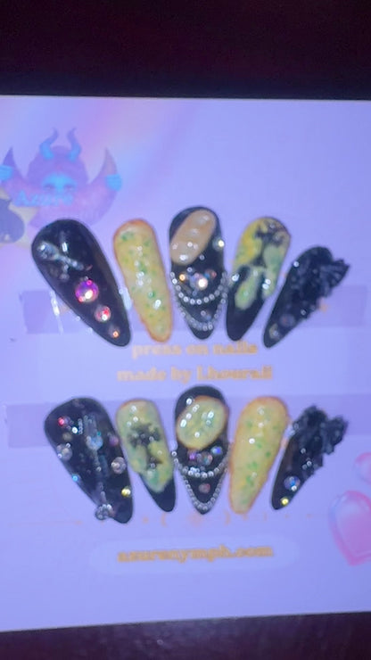 Garlic Bread Goth | Press On Nails